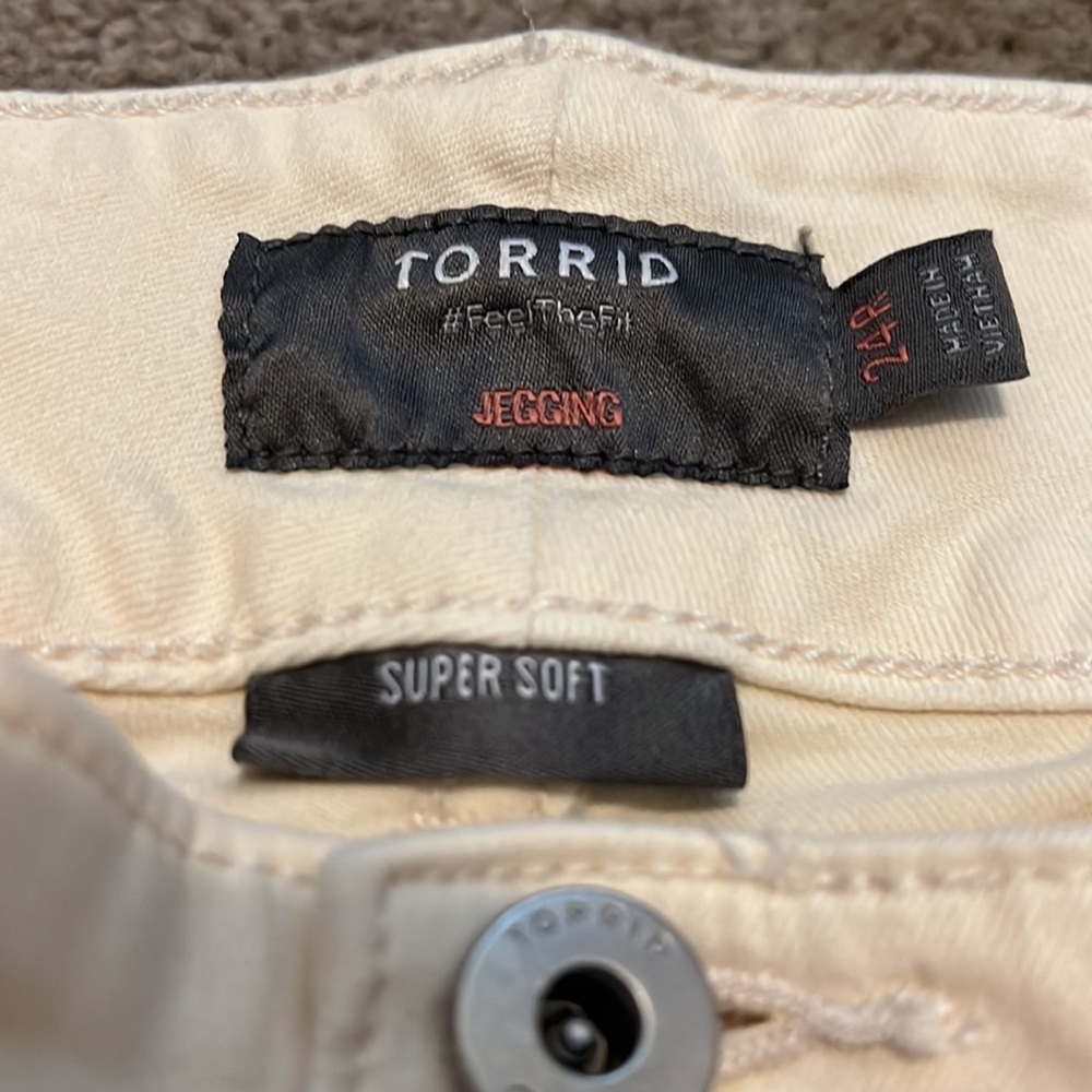 Torrid Off White Jeans - Picture 3 of 6